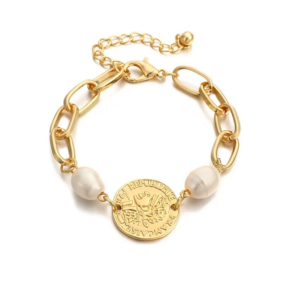 Jewelry - Vintage Gold Coin Bracelet
